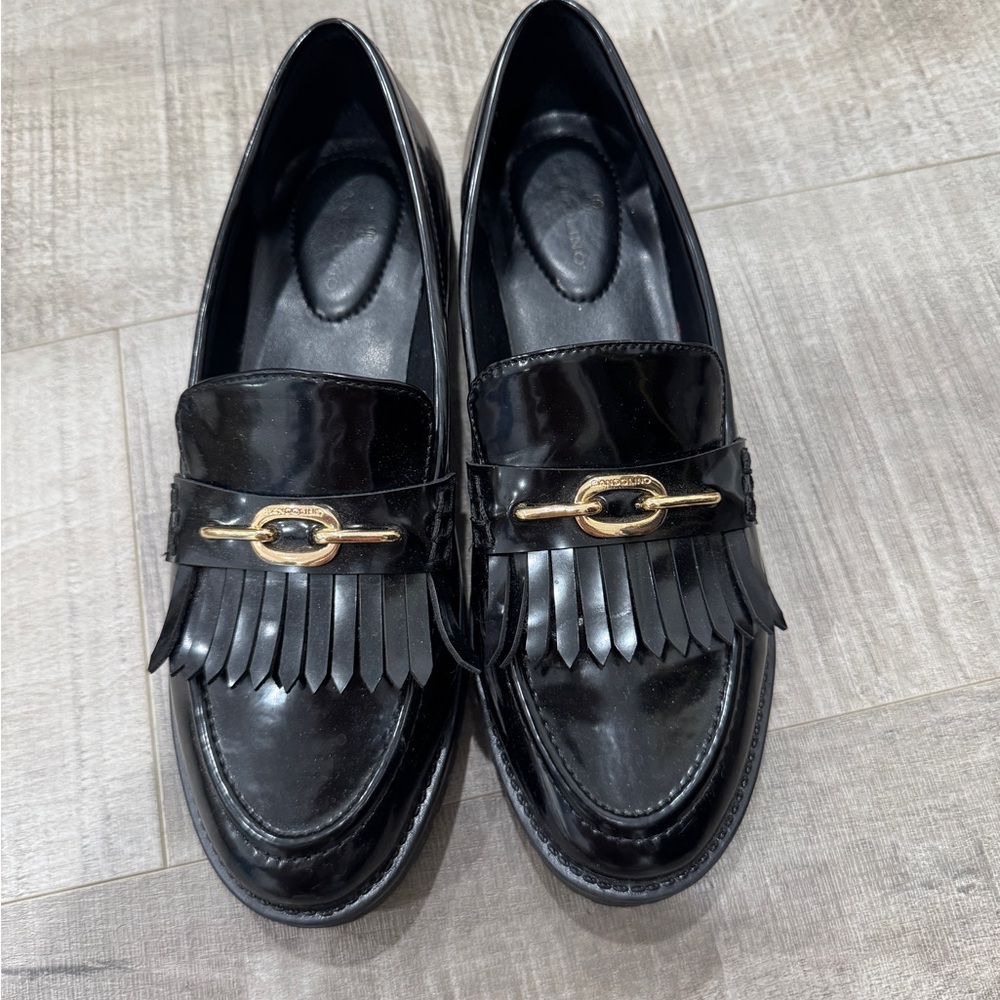 Elegant Black Loafers with Gold Accent